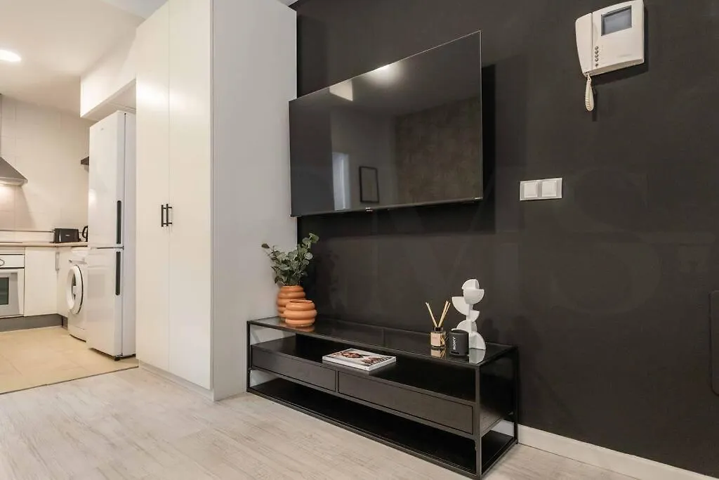 Chic Intimate Studio In The Heart Of Malaga By Rems 0*,