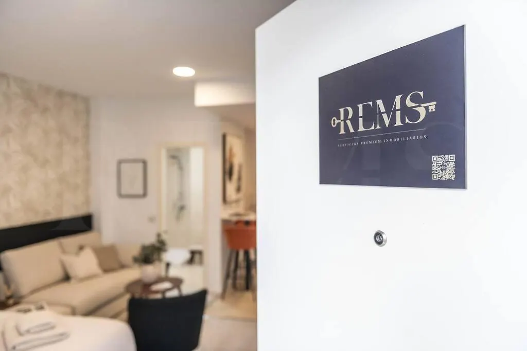 Chic Intimate Studio In The Heart Of Malaga By Rems 0*,  İspanya