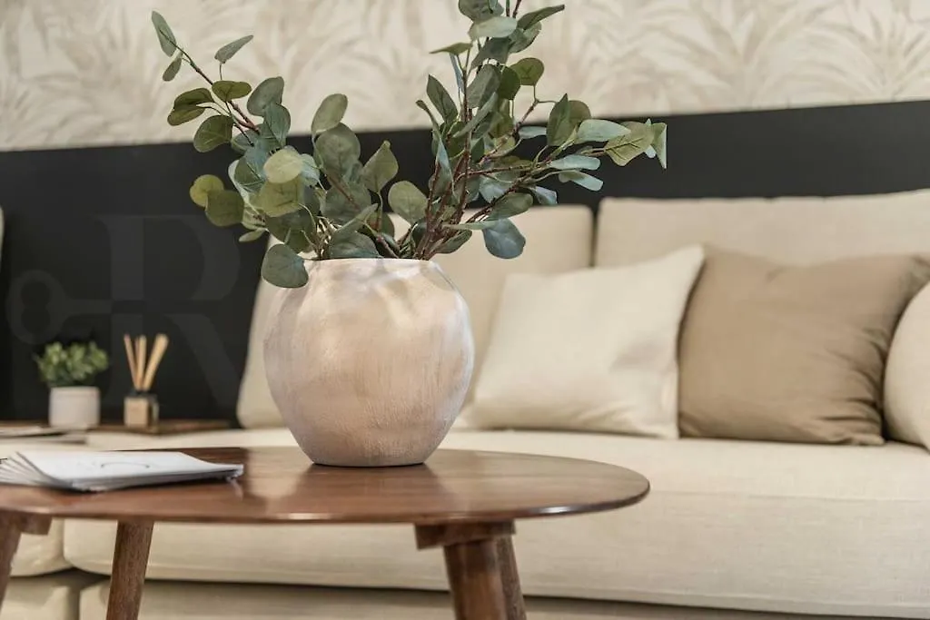 Chic Intimate Studio In The Heart Of Malaga By Rems
